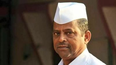 Maharashtra Crisis: Deputy Speaker Narhari Zirwal issues disqualification notice to 16 rebel Shev Sena MLAs