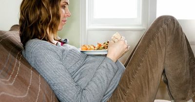 Eight foods to avoid completely during pregnancy and the reasons why