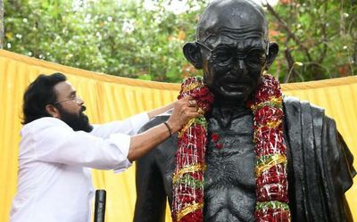 Statues of Mahatma Gandhi, Rajendra Prasad unveiled to make their visit to Ballari memorable