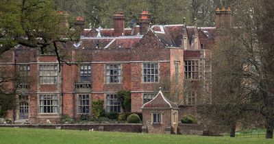 Johnsons abandon plans for '£150k tree house' for son at Chequers
