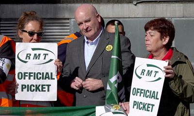 Striking RMT union’s Mick Lynch tells Grant Shapps to ‘get on with his job’