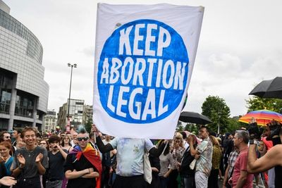 French government supports enshrining abortion in constitution