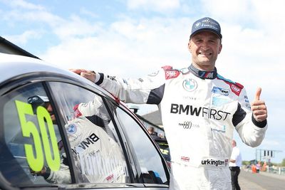 BTCC Croft: Turkington claims pole in ‘retired’ BMW
