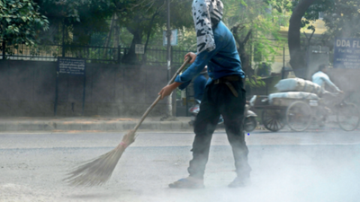 How bad air, weather adding to outdoor workers’ burden in Delhi