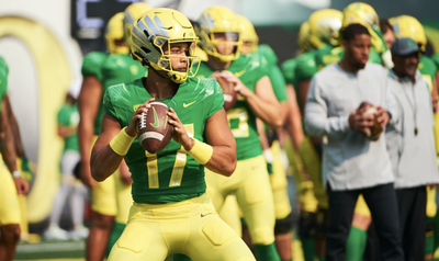 Oregon’s former top recruit QB Ty Thompson launched perfect 70-yard rainbow, teasing Ducks fans