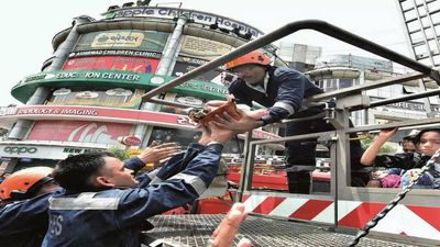 Fire in commercial complex in Ahmedabad: 65 rescued