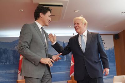 Johnson and G7 leaders joke about Putin during official meeting