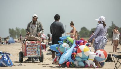 Advocates call on CPS to use schools as cooling centers amid scorching Chicago heat