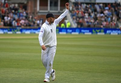 Leach takes 10 wickets in a Test as England set 296 to sweep New Zealand