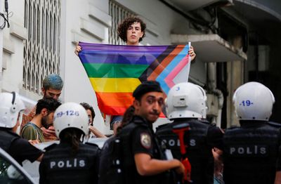 Turkish police prevent Istanbul Pride from going ahead