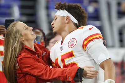 Chiefs QB Patrick Mahomes, Brittany Mahomes share gender reveal video for Baby No. 2