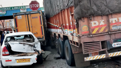 Karnataka: 12 hurt, 8 vehicles damaged in toll booth accident