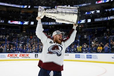 Colorado Avalanche win Stanley Cup Final for third NHL crown