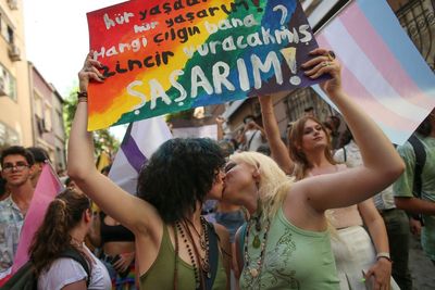 Detained LGBTQ activists in Istanbul Pride being released