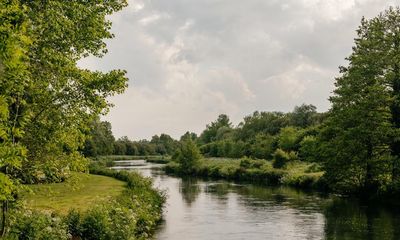 A riverside walk to a great pub: the John O’Gaunt Inn, Hampshire