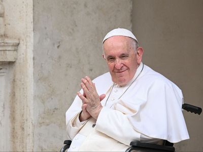 Pope advises Catholic mothers to stop ironing their son’s shirts and push them to get married