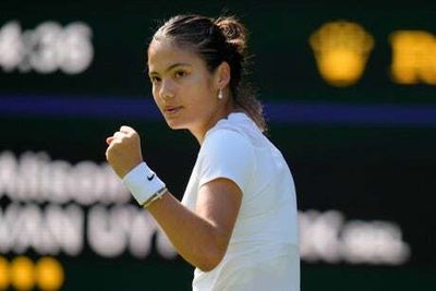 Wimbledon 2022 LIVE: Emma Raducanu vs Alison Van Uytvanck latest score, updates from Centre Court