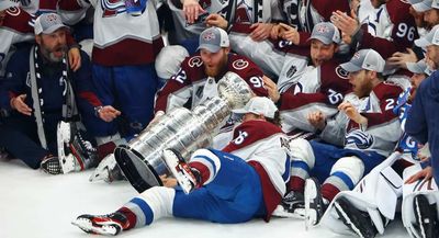 Watch: Avalanche Player Wipes Out With Stanley Cup Before Team Photo