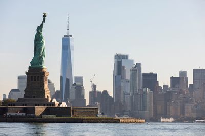 Judge strikes down law allowing non-citizens to vote in NYC