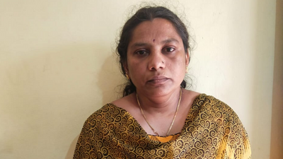 Bengaluru: Cop’s wife attacks SBI branch with machete