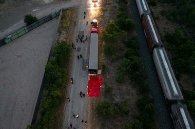 46 migrants found dead in tractor-trailer in Texas