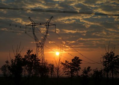 China's heatwaves drive power consumption to record highs