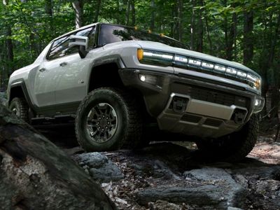 Video: GMC Hummer EV's 'Extract Mode' Lifts Supertruck To New Heights