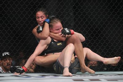 Julianna Peña: Taila Santos beat Valentina Shevchenko with one eye at UFC 275
