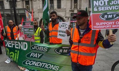 Labour will not sack frontbenchers who joined rail strike pickets