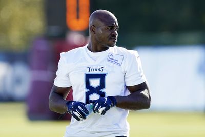 Ex-Titans RB Adrian Peterson to fight Le’Veon Bell in boxing match