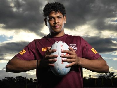 Broncos re-sign Origin star Cobbo