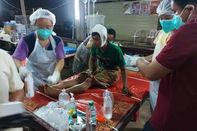 Wounded Myanmar villagers treated in Thailand
