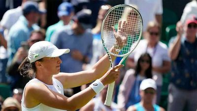 Wimbledon: Swiatek overcomes dip in form to record 36th straight win