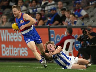 Lachie Hunter back for Bulldogs in AFL