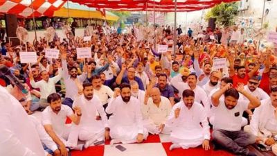Ludhiana: Civic employees protest outside zone A office of civic body
