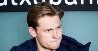 Frenkie de Jong 'refuses' to leave Barcelona throwing Man Utd transfer into jeopardy