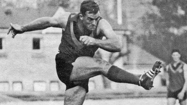 South Australian football legend Neil Kerley dies in car crash at Walker Flat aged 88