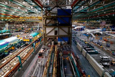 US economy slipped 1.6% to start year; return to growth eyed