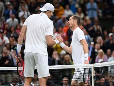 Andy Murray knocked out of Wimbledon by big-serving John Isner