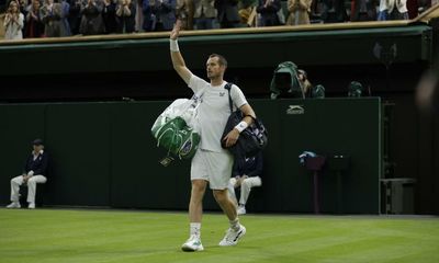 John Isner’s heavy metal game drums Andy Murray out of Wimbledon