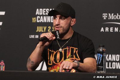 Alexander Volkanovski respects Max Holloway’s ‘legendary chin,’ but confident ‘it can’t hold up forever’