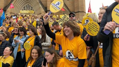 Thousands of NSW teachers take part in historic joint strike over 'insulting' pay offer