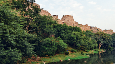 Delhi: ‘Protected Zone’ behind yawning gap between two silver line stations
