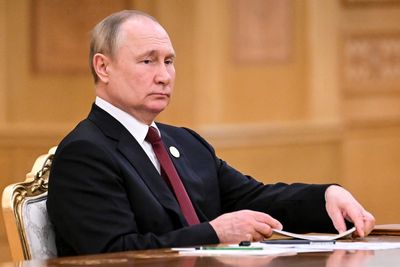 Ukraine news – live: Russia refuses to rule out Putin attending G20 summit