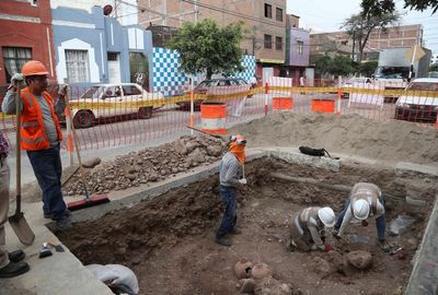 Peru home build vexed by 'the neighbors' -- Inca-era mummies