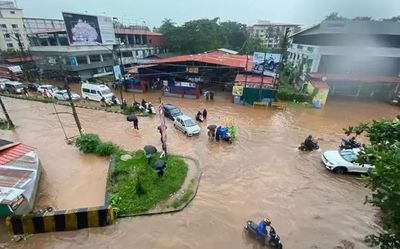 Heavy rains in Dakshina Kannada, Udupi; schools open, holiday for colleges