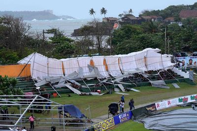 Temporary stand collapses ahead of second day between Sri Lanka and Australia