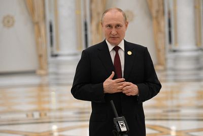 Putin rejects Johnson's claim a woman wouldn't have invaded Ukraine