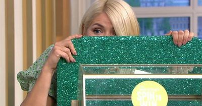 Holly Willoughby hides as Phillip Schofield argues with Spin To Win caller