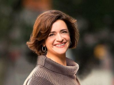 Pioneers In The Cannabis Industry: Meet Senior Analyst Vivien Azer At Benzinga's Cannabis Capital Conference In Chicago